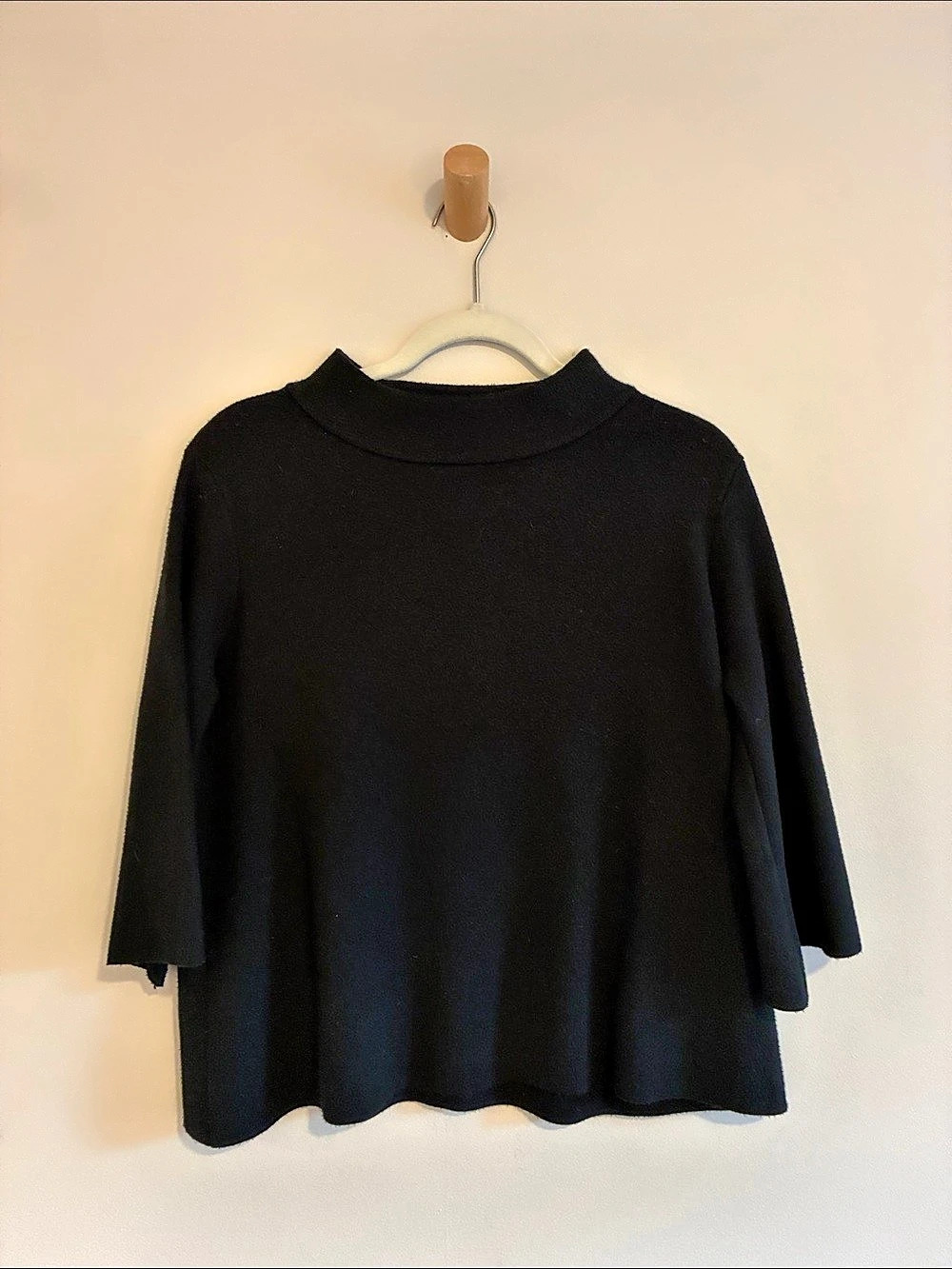 FATE Black Sweater Size Small